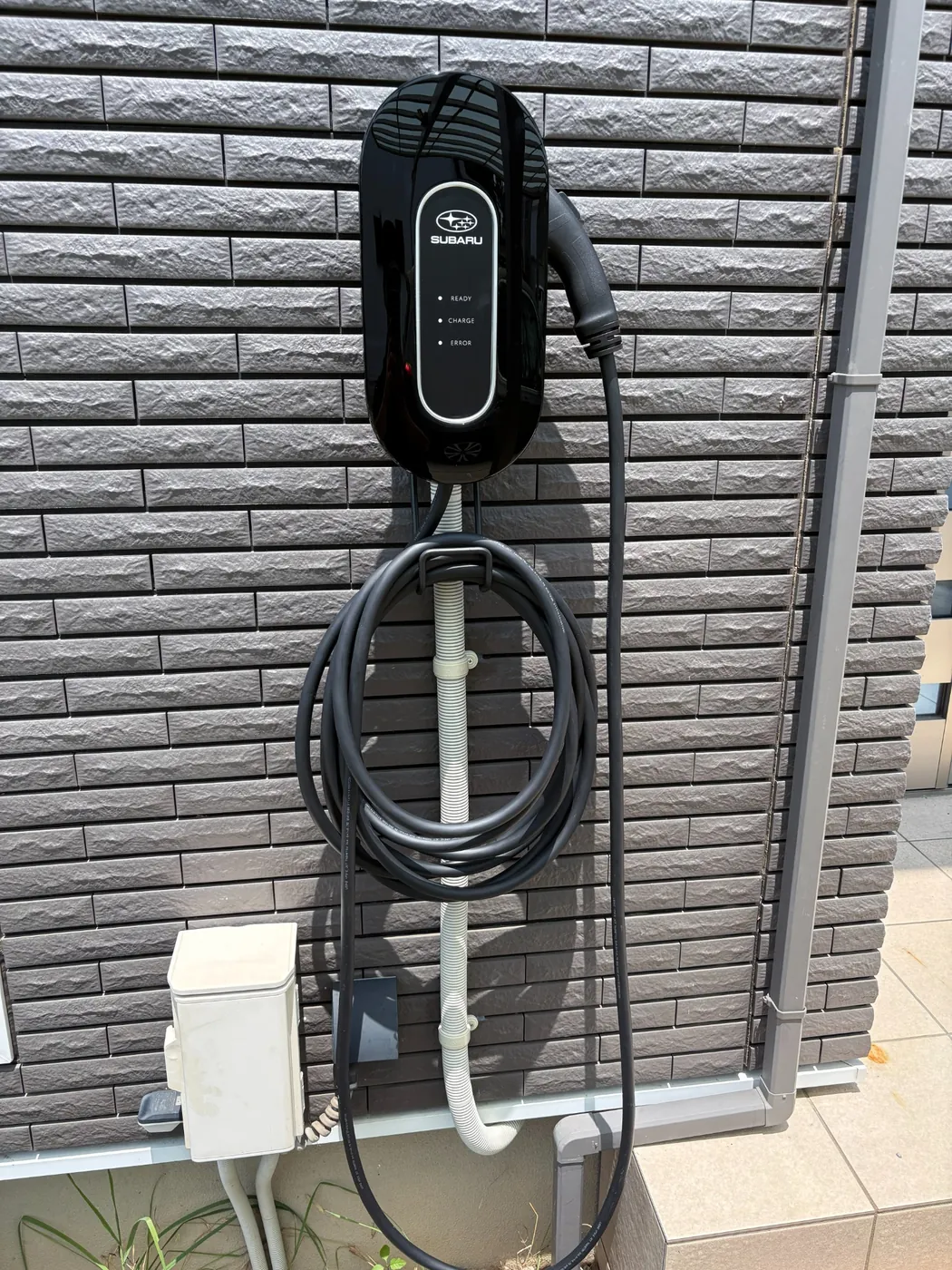 6kW EV普通充電器 壁付け設置施工後
